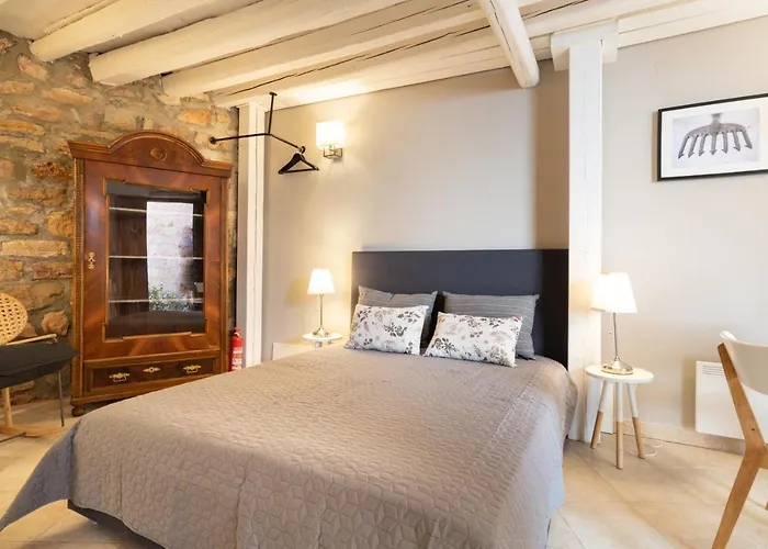 Flores * Ρόβινι